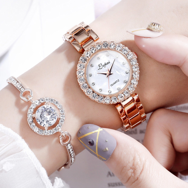 "Complete Your Look: Women's Fashion Bracelet Watch Set - Luxury Quartz Timepieces"